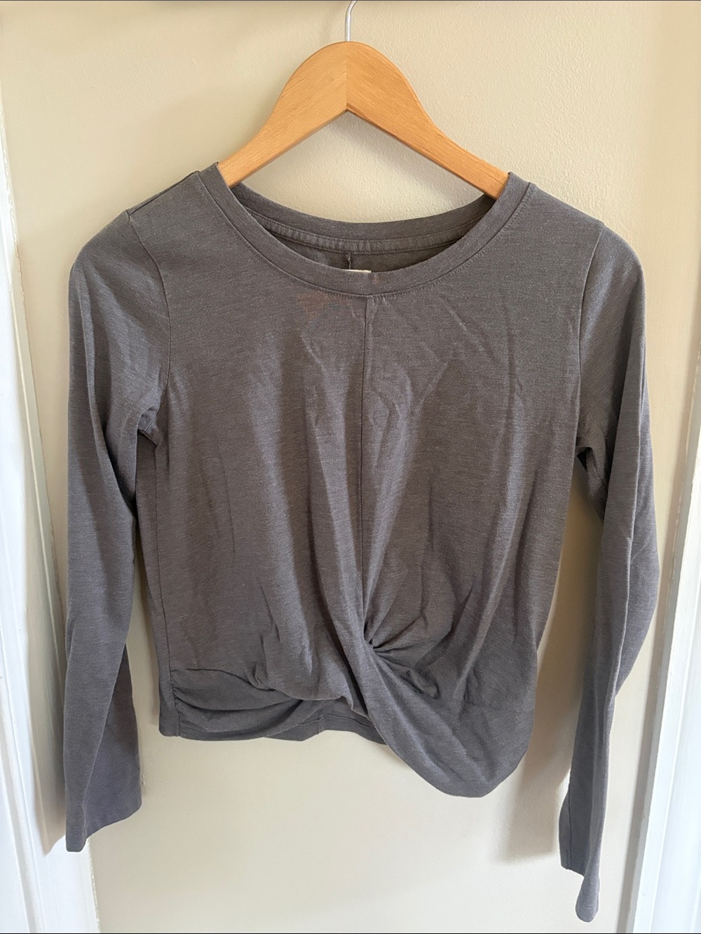 Upwest Crop Women’s Long-Sleeve Twist Front Top — Gray
